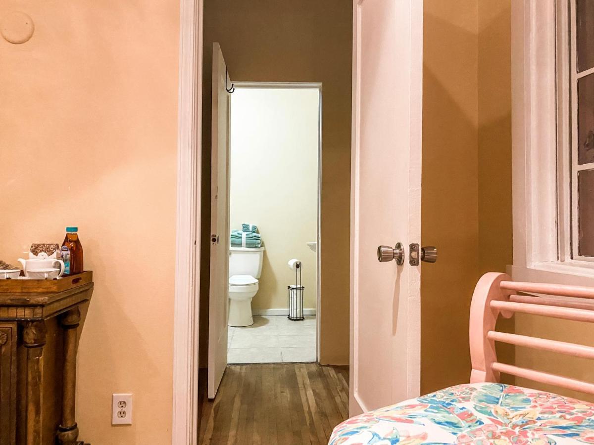 Island Girl Spa + Bed And Breakfast Los Angeles Bagian luar foto
