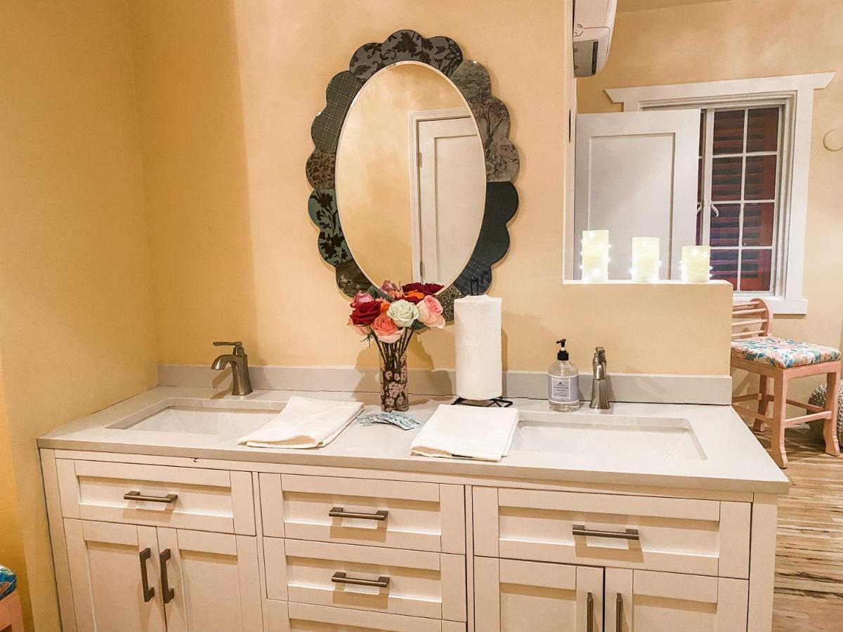 Island Girl Spa + Bed And Breakfast Los Angeles Bagian luar foto