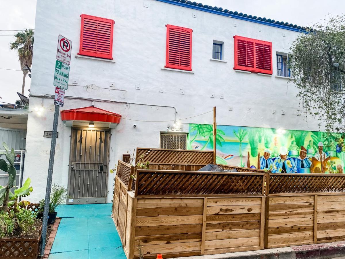 Island Girl Spa + Bed And Breakfast Los Angeles Bagian luar foto